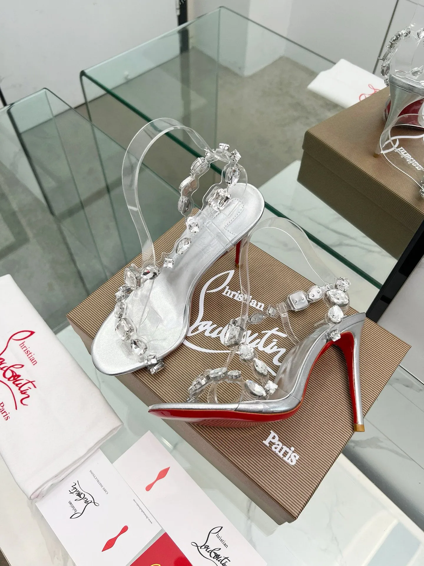 👟👟Ex-factory price 600👟👟 ChristianLouboutin/Lu Boting CL red-soled shoes 🔥4050 New spring and summer series debut, creative and bold shoe design shows avant-garde attitude and refreshes urban style. Elegant and fashionable, it is embellished with a silver buckle and colorful crystals that wrap beautifully around the ankle💎.   1⃣️Fabric: Imported original material PUC 2⃣️Inner lining: Imported Italian lambskin, super soft and delicate 3⃣️Outsole: Imported Italian original original color genuine leather sole Heel height 10.5 4⃣️Code number: 35 to 39 (customized at 40.41.42.43)